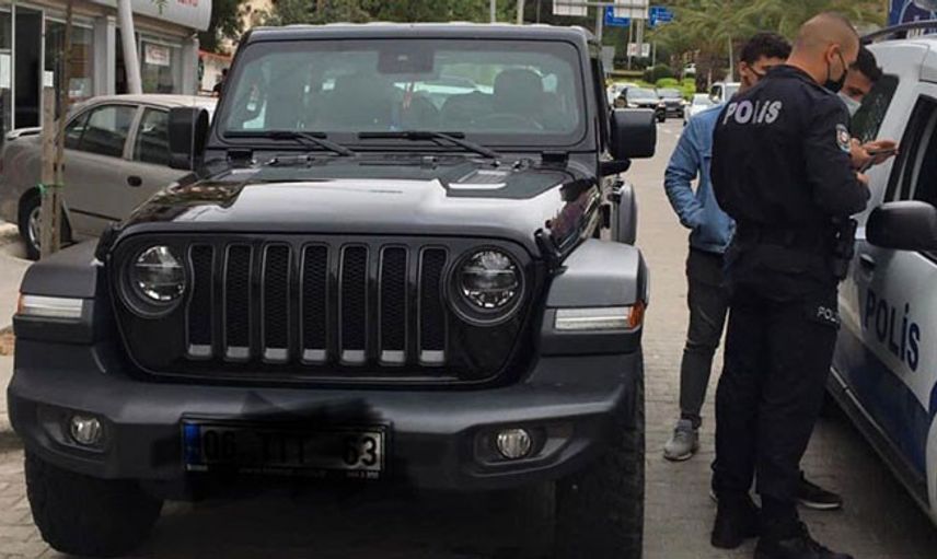 Durdurulan Lüks Araçta Radar Tespit Cihazı Yakalandı