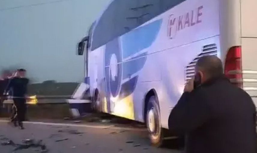 Düzce'de Korkutan Kaza! Çok Sayıda Ölü Ve Yaralı Var!