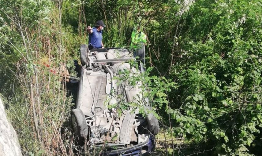 Düzce’de Otomobil Şarampole Uçarak Takla Attı