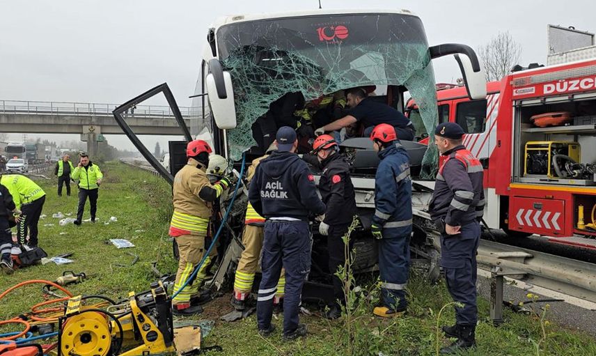 Düzce’de yolcu otobüsü kazası: 17 yaralı!
