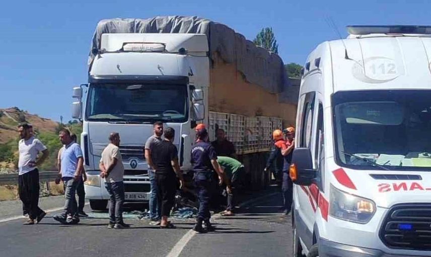 Elazığ’da tır ve otomobil çarpıştı: Bir yaralı