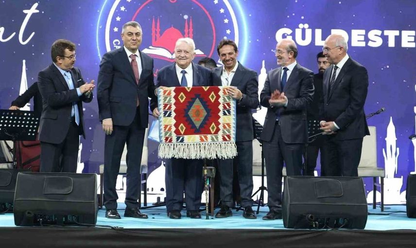 Mersin'de Hz. Muhammed'e duyulan sevgi naatlarla dile getirildi