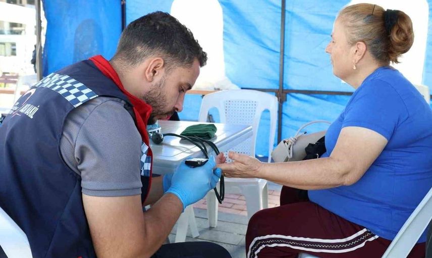 Samandağ'da sağlık taraması: HBB, ücretsiz hizmetle vatandaşları destekliyor