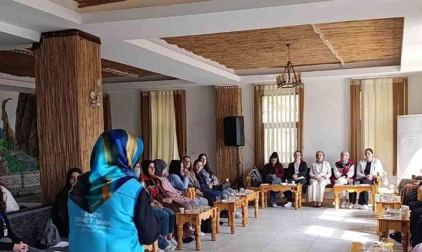Şırnak'ta kadına yönelik şiddete dikkat çekiliyor: Farkındalık etkinliği düzenlendi