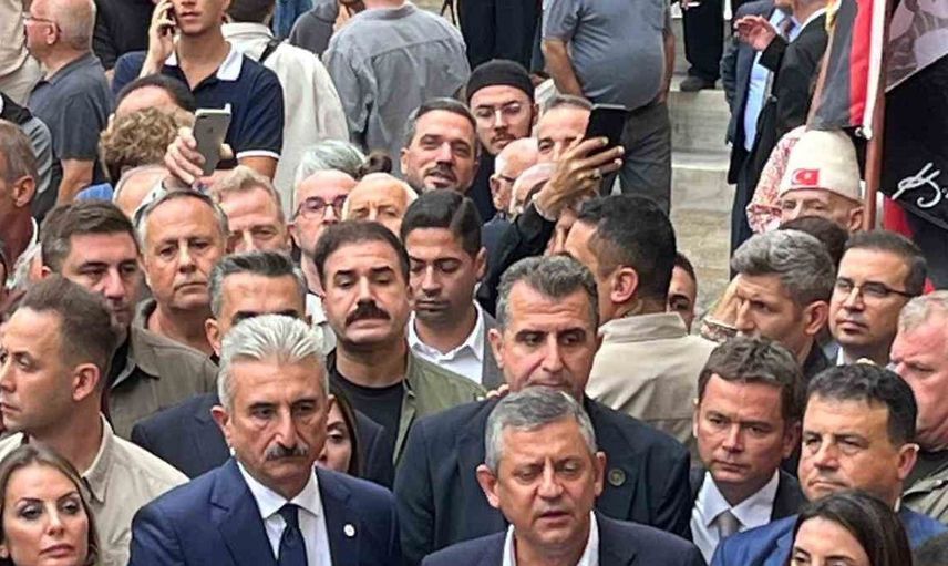 Özgür Özel: 'Yeni Parti'nin adı millet tarafından belirlendi'