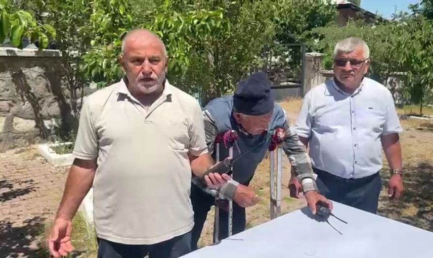 GSM şebekesi olmayan köyde telsizlerle iletişim kuruyorlar