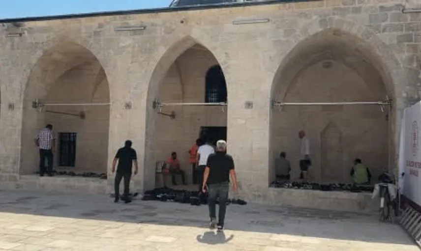 Tarihi cami 3,5 yıl aradan sonra ibadete açıldı: Cemaate ilk Cuma namazı kıldırıldı