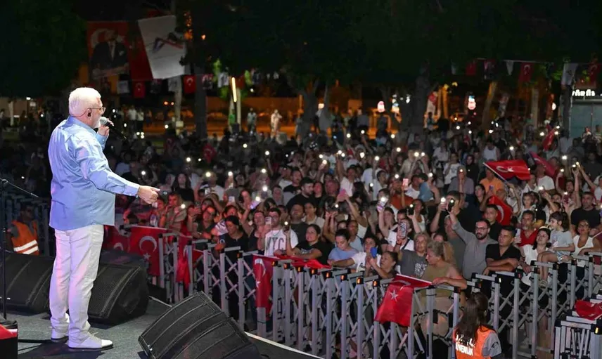 Silifke'de 30 Ağustos Zafer Bayramı coşkusu: Onur Akın sahne aldı