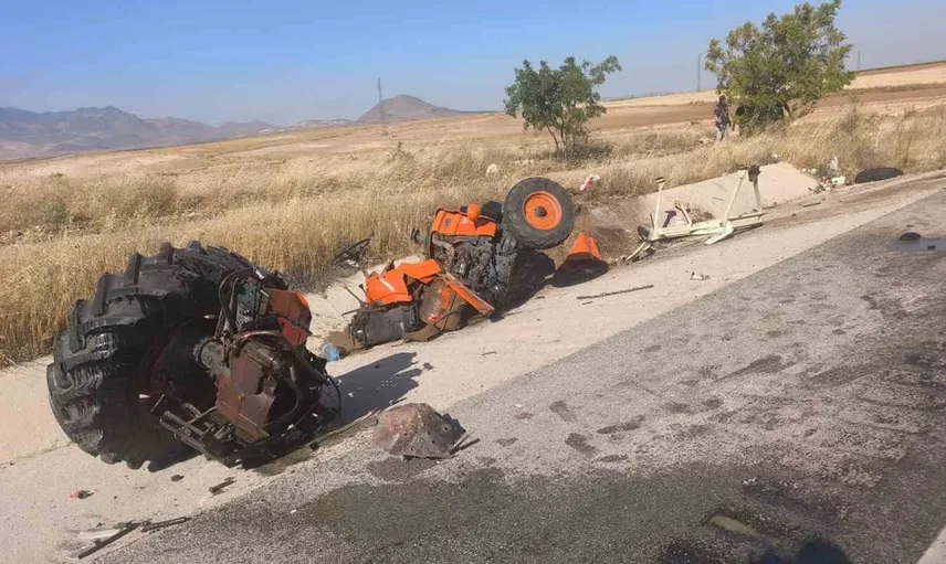 Karaman'da kamyonet ve traktör çarpıştı: Yaralılar hastaneye kaldırıldı