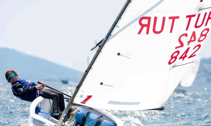 Genç yelkenciler rüzgarla yarıştı: TAYK-Eker Olympos Regatta sona erdi