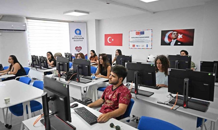 Antalya dijital gençlik merkezi (DİGEM) açıldı