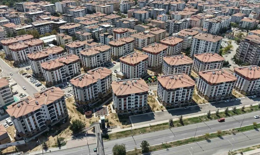 Zafer Mahallesi’nde yeni bir yaşam alanı oluşturuldu: Taşkın ve Babacan vatandaşlarla bir araya geldi