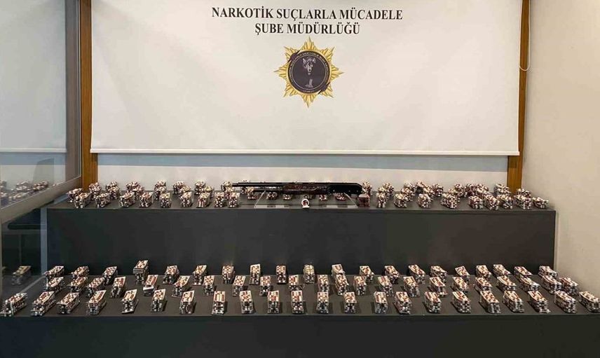 Samsun'da gerçekleştirilen operasyonda 13 bin sentetik hap ve silah ele geçirildi