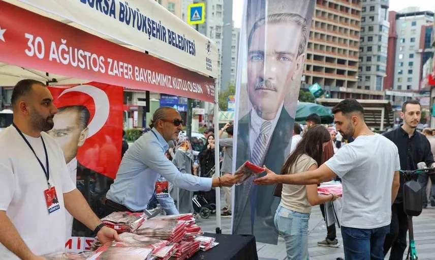 Bursa'da 30 Ağustos coşkusu: Bayraklar ve yürüyüşle kutlama