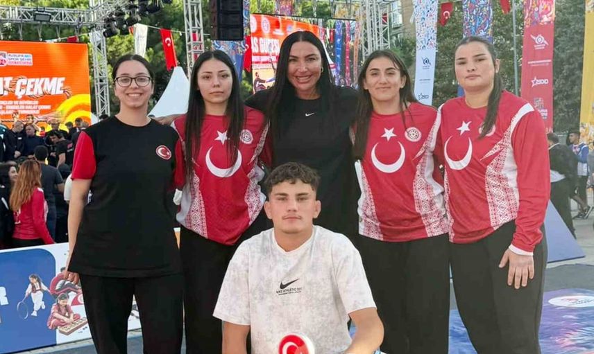 Samsunlu sporcular mas güreşinde büyük bir başarıya imza attı
