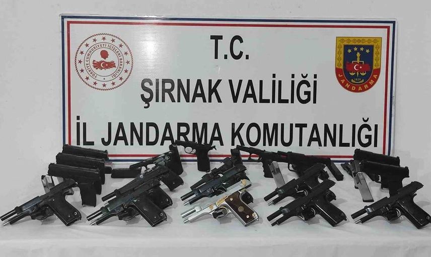Şırnak’ta jandarmadan dev operasyon: Üç tırda silah ve uyuşturucu bulundu