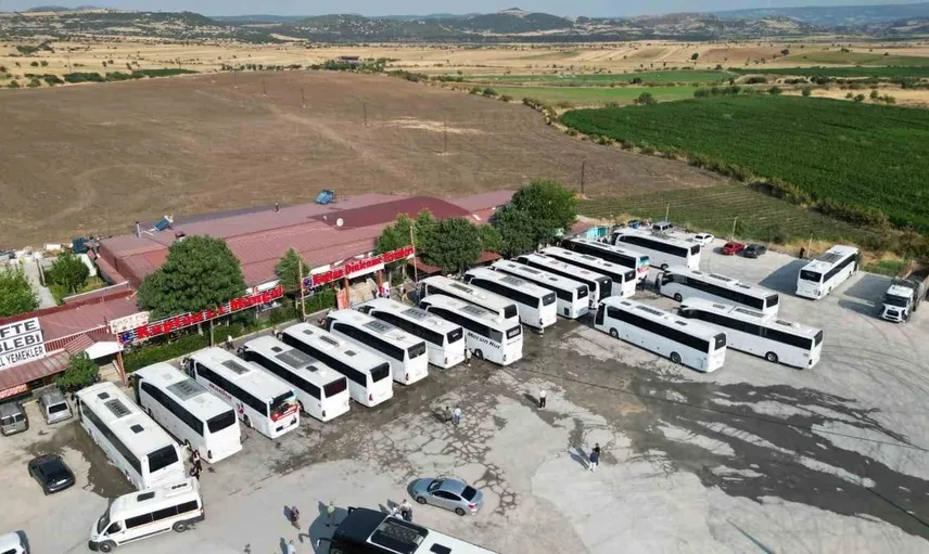 AK Parti İzmir teşkilatı, 25 yıl için Ankara'ya 5 bin kişilik katılım sağladı