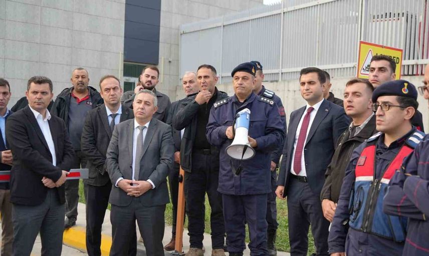 Hamzabeyli sınır kapısında tır şoförlerinden geçiş belgesi protestosu