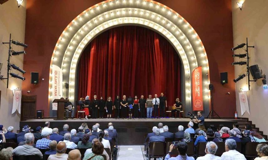 Hatay'da çocuklar ve yaşlılar 30 Ağustos zaferini birlikte kutladı