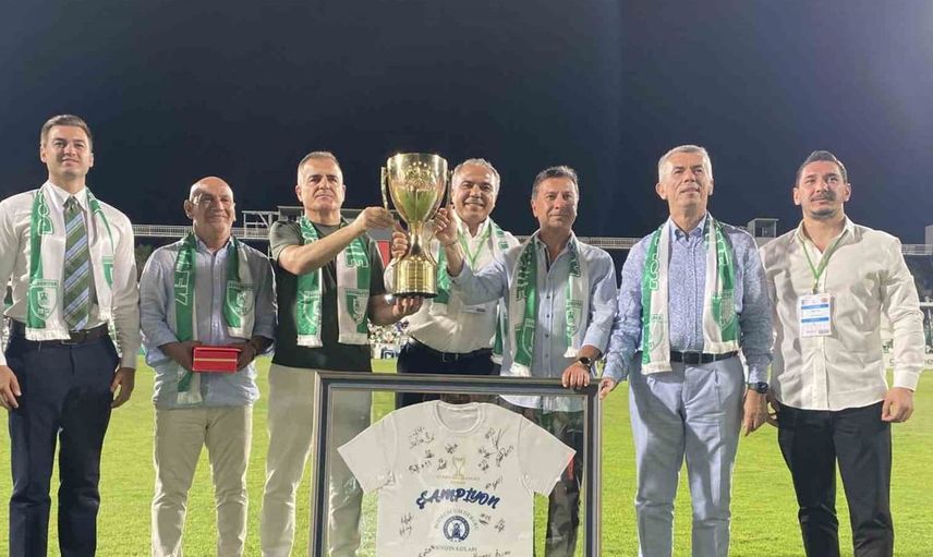 Yalıkavakspor, kadınlar cumhurbaşkanlığı kupasını Bodrum’da kutladı