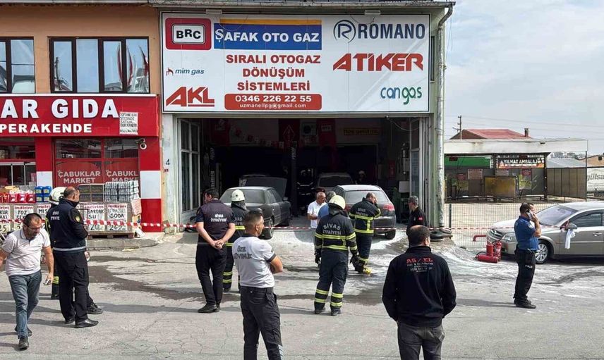 Sivas'ta toptancılar sitesinde meydana gelen patlama sonrası ekipler olay yerinde