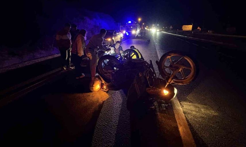 Kastamonu'da motosiklet traktöre çarptı, sürücü hastaneye kaldırıldı