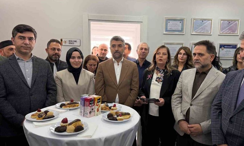 Psikiyatrist doç. dr. Sertaç Zengil muayenehanesinin açılışında protokol buluştu