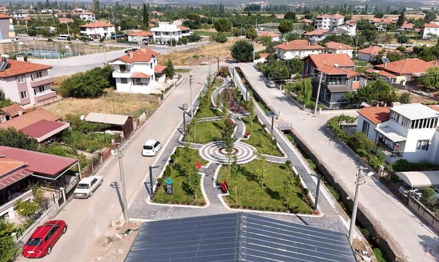 Sındırgı'da yeşil alanlara yenilikler: 17 bin 600 metrekarelik projeler hayata geçiyor
