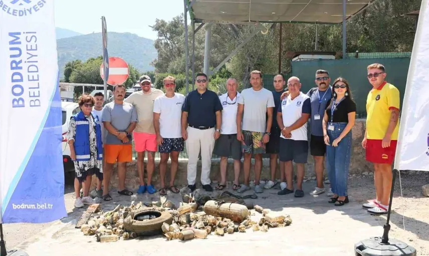 Bodrum'da deniz dibi temizliği: 75 kilo atık çıkarıldı