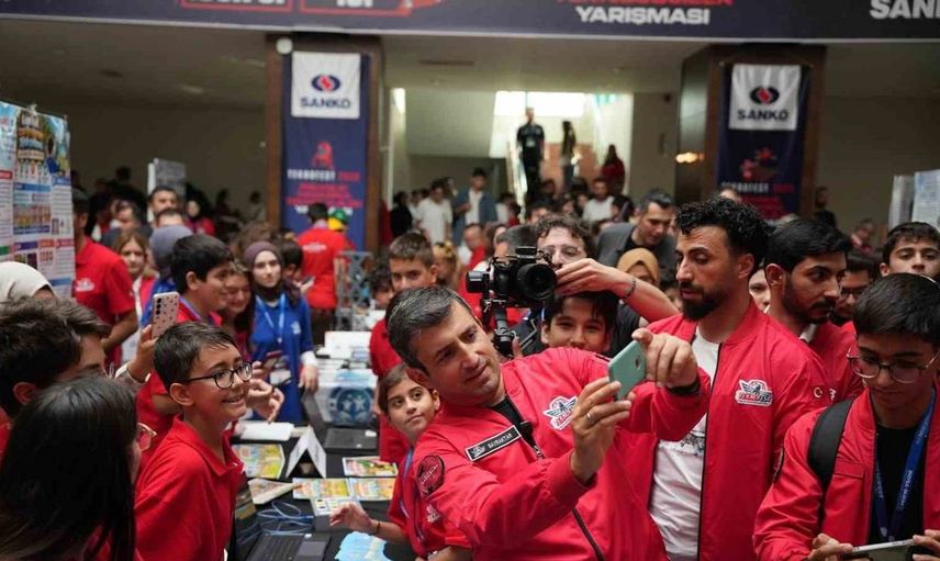 Diyarbakır'da teknoloji rüzgarı: Bakan Kacır ve Selçuk Bayraktar, Teknofest'i ziyaret etti