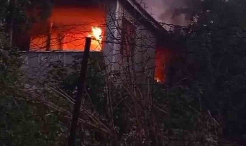 Karabük'te iki katlı evde yangın çıktı