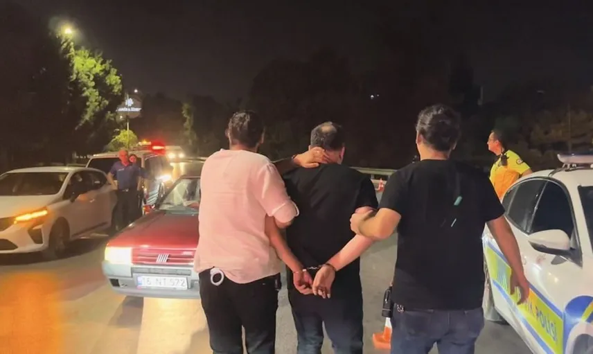 Ters yola giren sürücü adliyeye sevk edildi, hakaret ve direnişle gündeme geldi