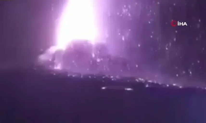 Anak Krakatau yanardağında meydana gelen patlama korkuttu
