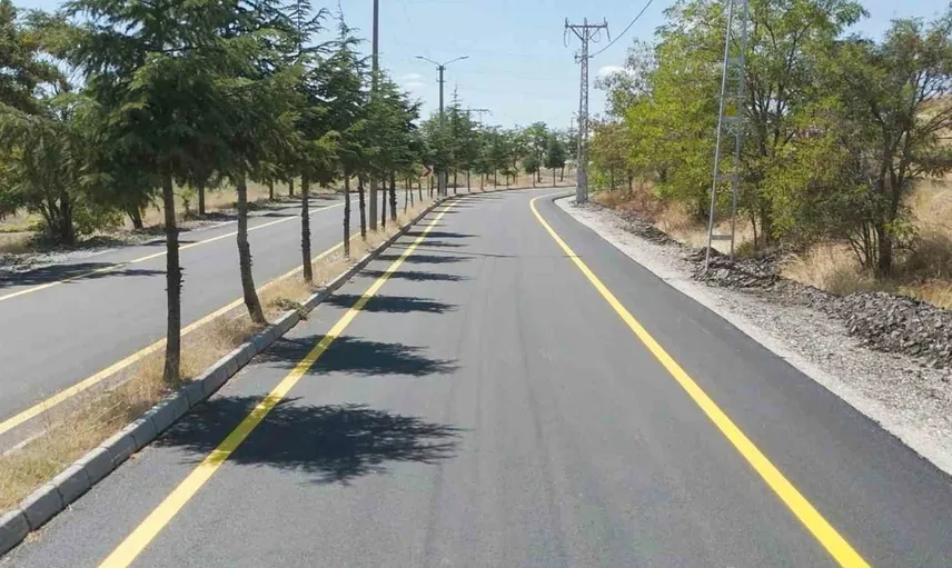 Aksaray'da köy yolları modernleşiyor: Camili köy yolu asfaltlandı
