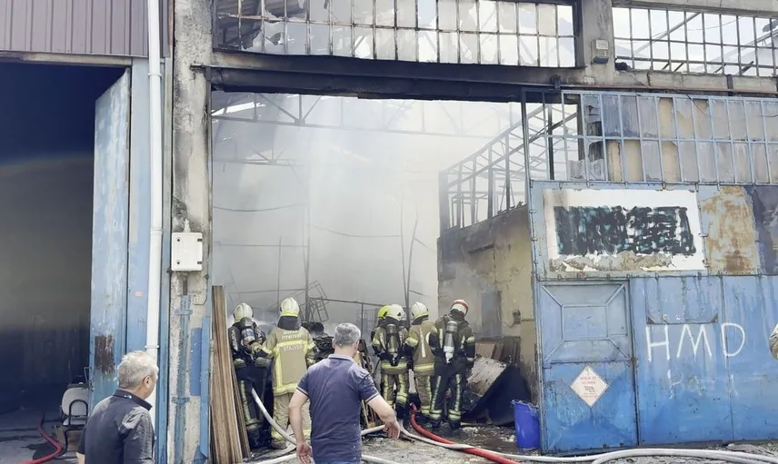 Bursa'da koltuk imalathanesinde çıkan yangın paniğe neden oldu