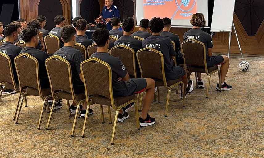 U18 milli futbol takımı İstanbul'daki kampına başladı