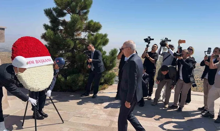 Büyük Taarruz'un yıl dönümünde TBMM Başkanı Kurtulmuş Kocatepe'de