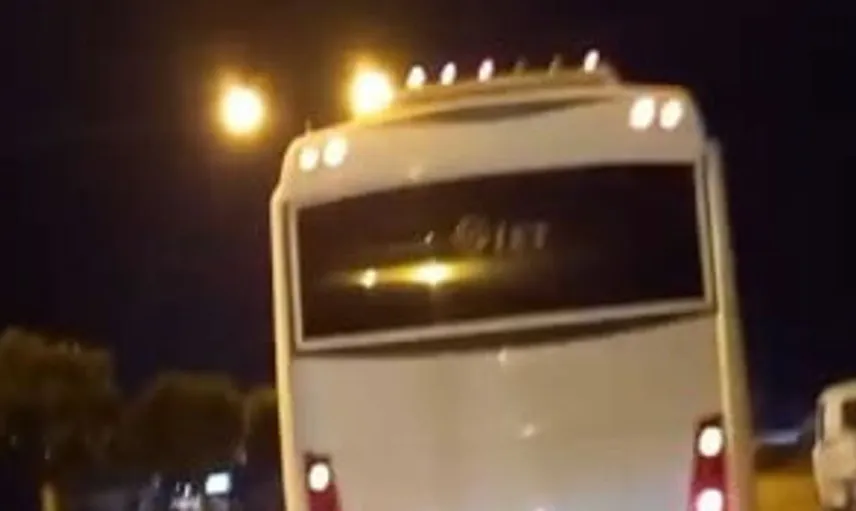 Antalya'da motosiklet midibüse çarptı, sürücü hastaneye kaldırıldı