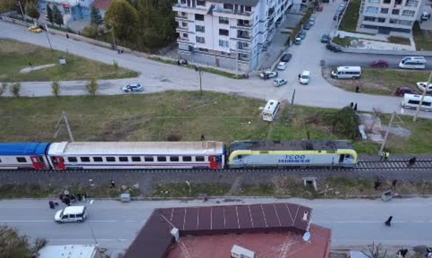 Kütahya'da tren kazası: Genç hayatını kaybetti