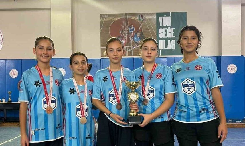 Muğla hokey liginde genç yetenekler sahada