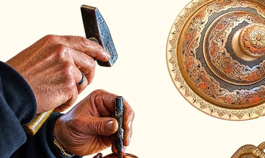 Erzincan'da bakır işleme geleneği ustaların ellerinde yaşatılıyor