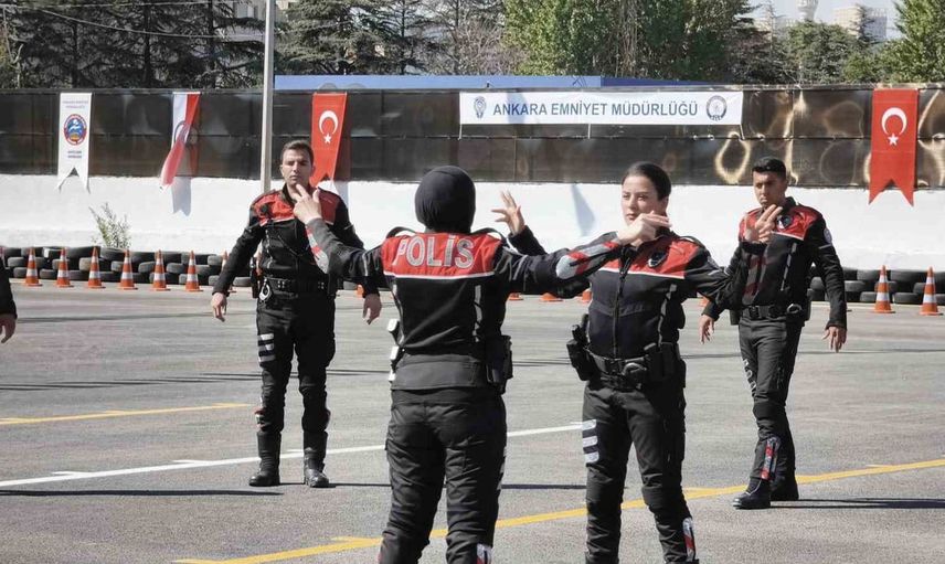 Motosikletli polis timlerinin mezuniyet töreni Ankara'da gerçekleşti