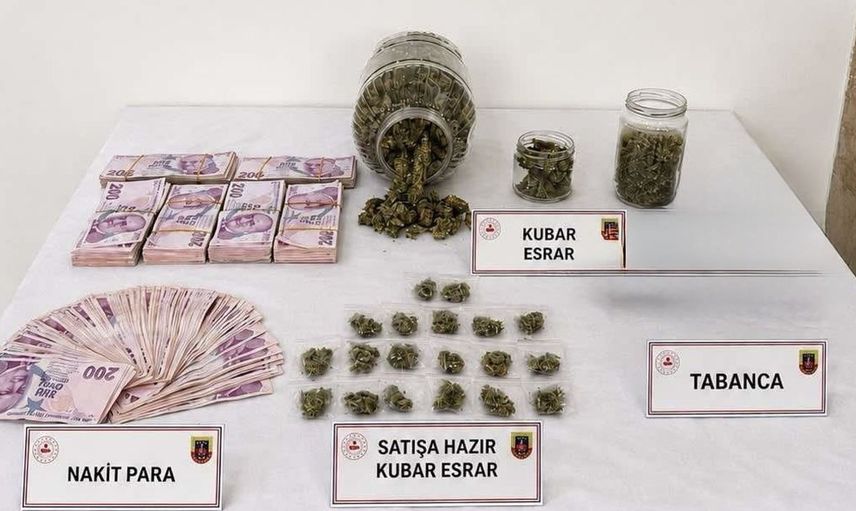 Uyuşturucu ticareti sırasında yakalanan iki şüpheli tutuklandı
