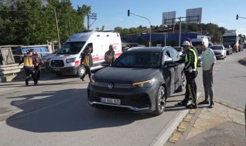 Kastamonu'da kavşakta meydana gelen kazada iki kişi yaralandı