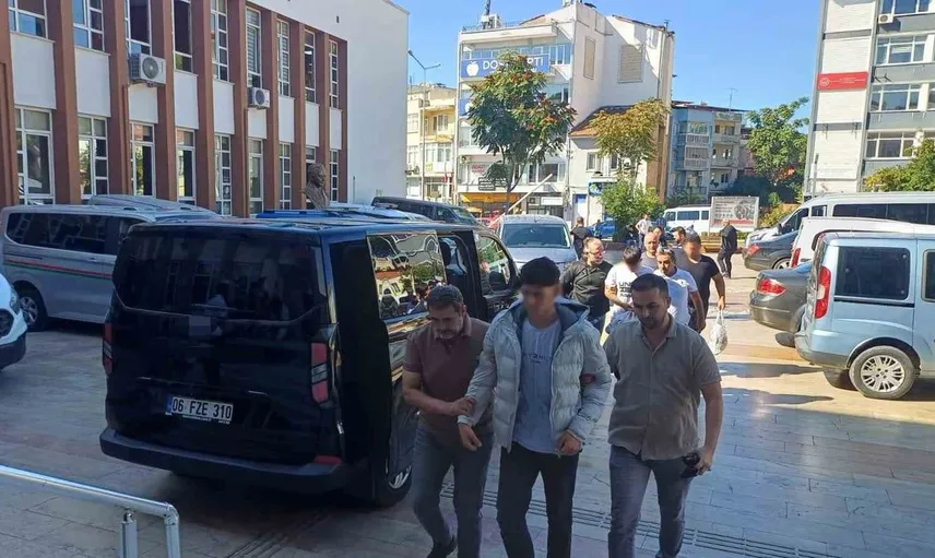 Okul çevresinde pompalı tüfekle dolaşan üç kişi tutuklandı