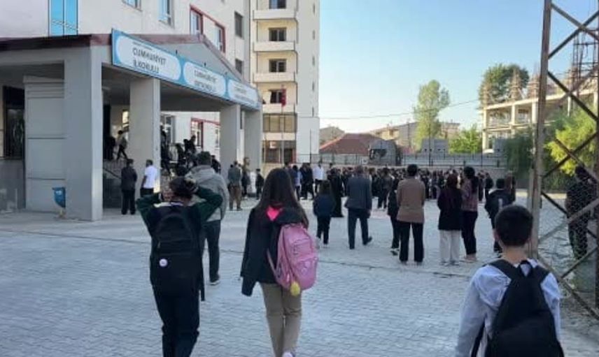 Yüksekova'da yeni eğitim yılı coşkuyla başladı: 30 bin öğrenci ders başı yaptı