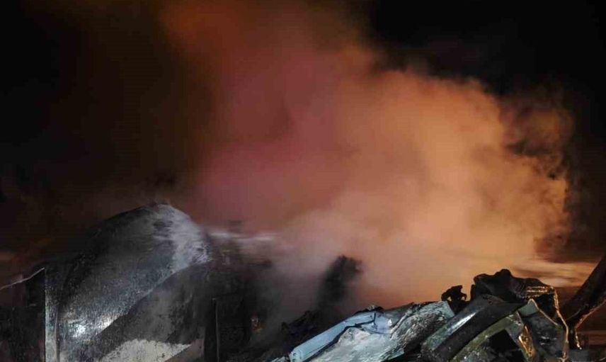 Tanker devrildi, sürücü yangında hayatını kaybetti