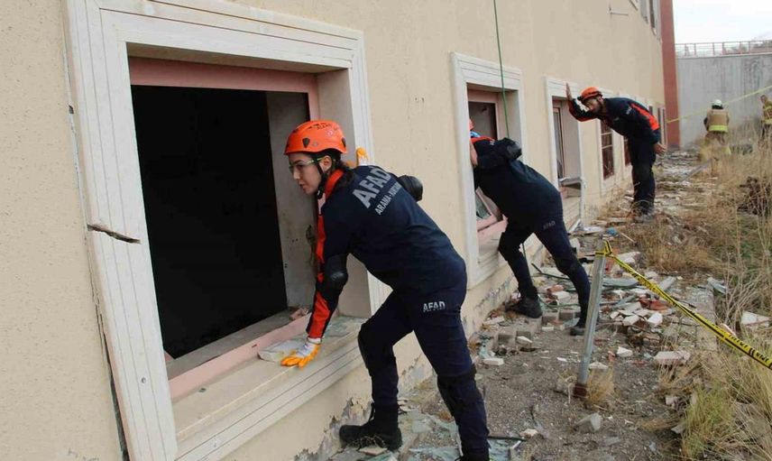 Bingöl'de deprem tatbikatı başarılı bir şekilde gerçekleştirildi
