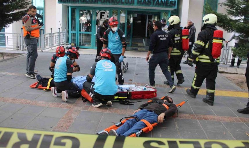 Erciyes Üniversitesi'nde afet hazırlığı için deprem ve yangın tatbikatı yapıldı