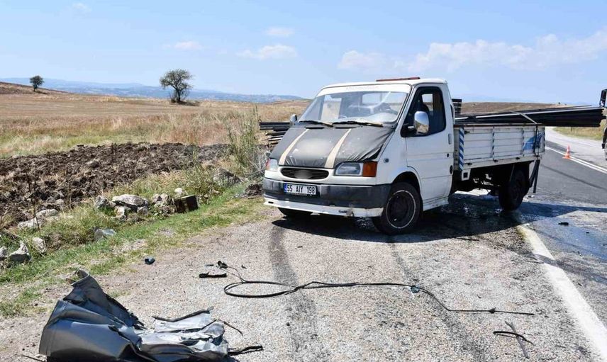 Samsun'da otomobil ile kamyonet çarpıştı: 2'si ağır 6 yaralı